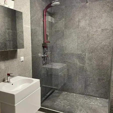 Lovely 50 M2 Next To The Park And 2,2km City Center